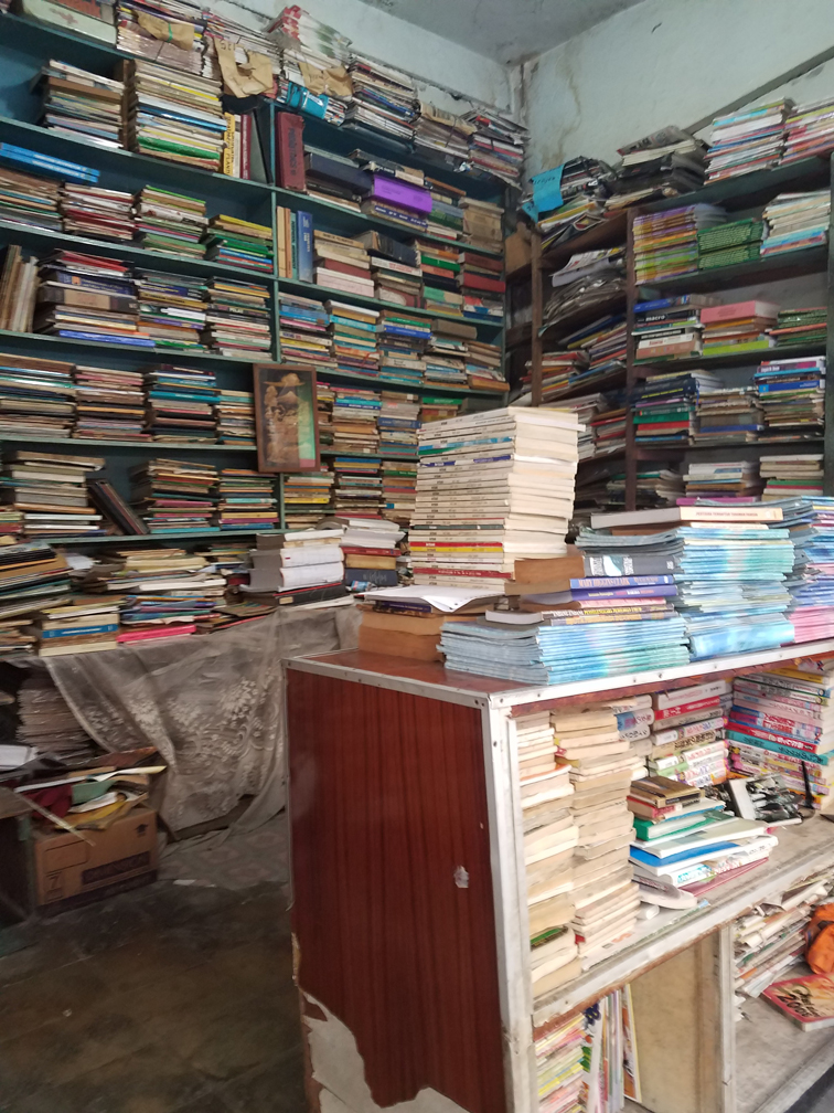 Hunting buku di Pasar buku bekas
